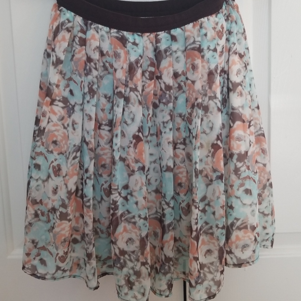 Uniqlo floral skirt